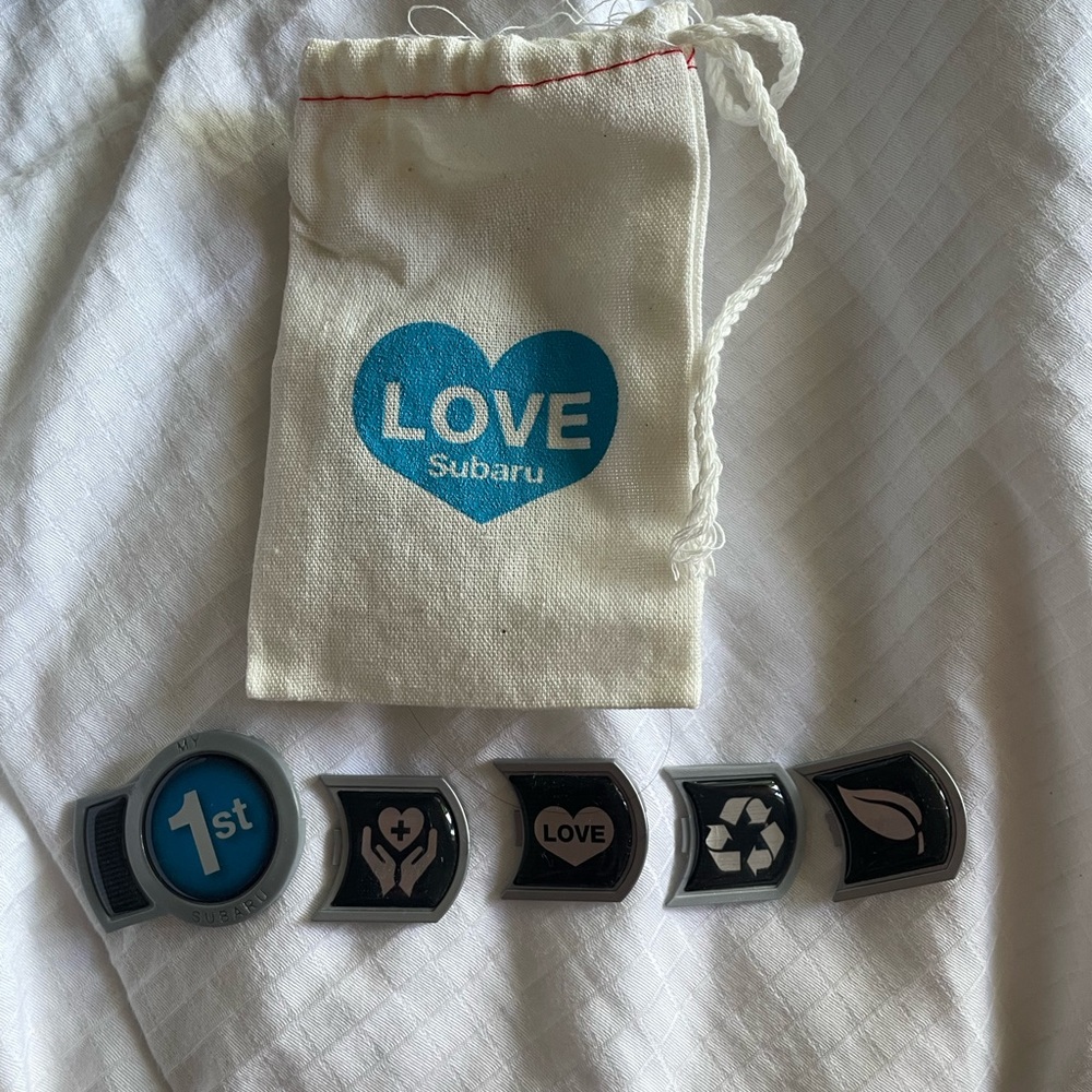 Subaru Love Badge Set with Pouch